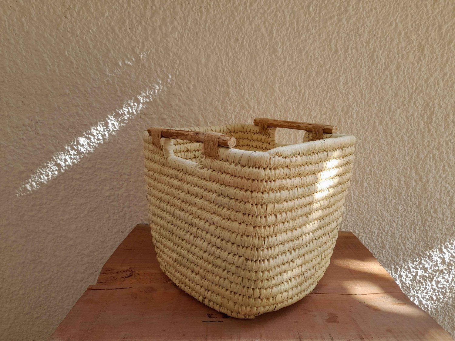Storage wicker basket wooden handle