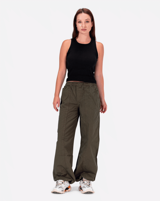 PARACHUTE PANTS - OLIVE